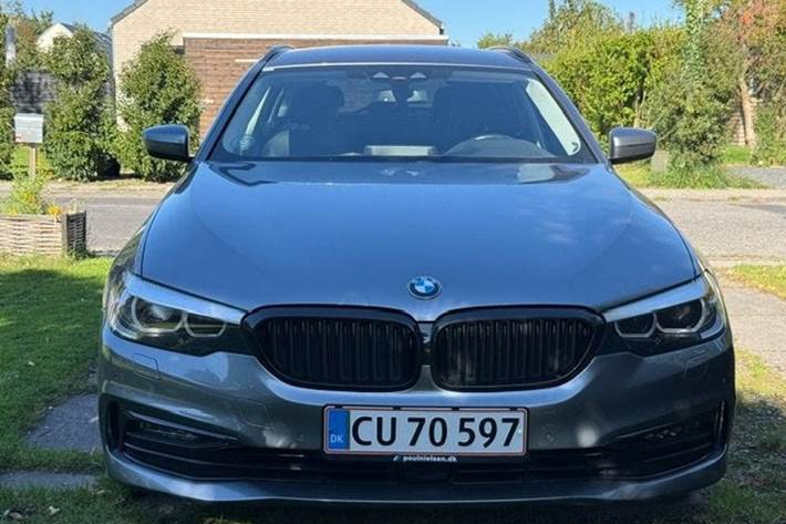 Grå BMW 520i fra 2019