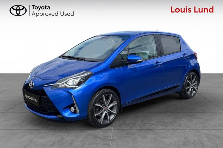 Blå Toyota Yaris fra 2020 set udefra