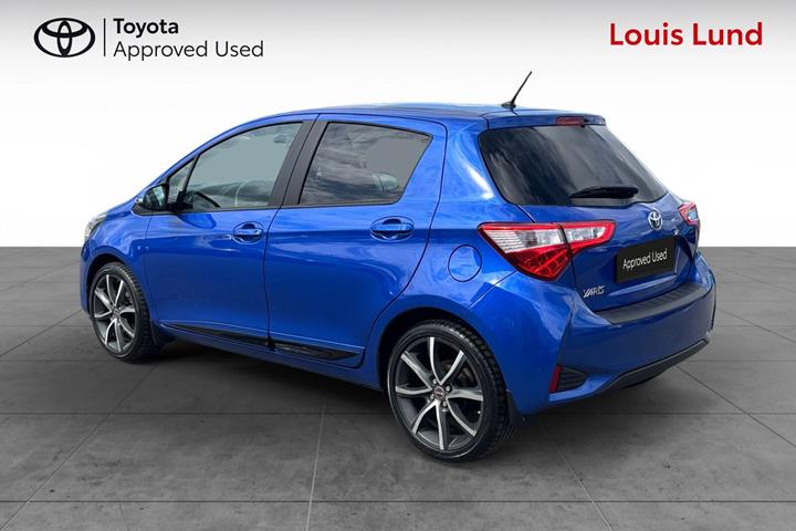 Blå Toyota Yaris fra 2020