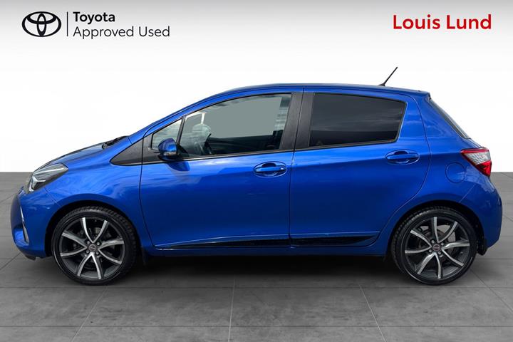 Blå Toyota Yaris fra 2020