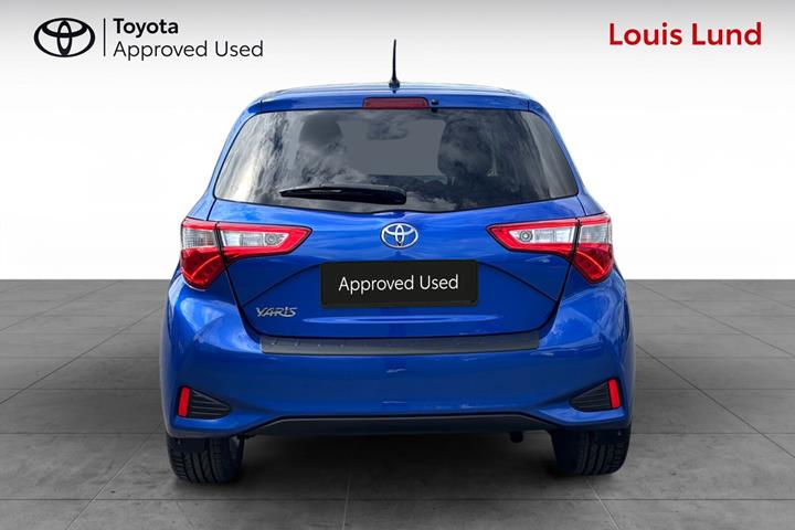 Blå Toyota Yaris fra 2020