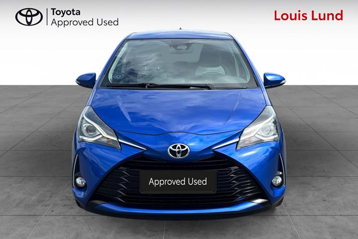 Blå Toyota Yaris fra 2020