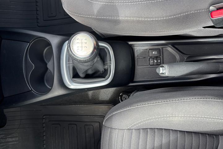 Blå Toyota Yaris fra 2020