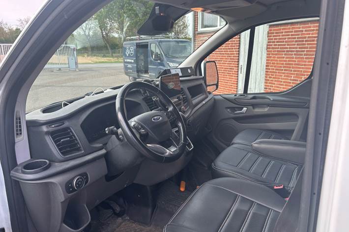 Hvid Ford Transit Custom 280 L1 fra 2018 set indefra