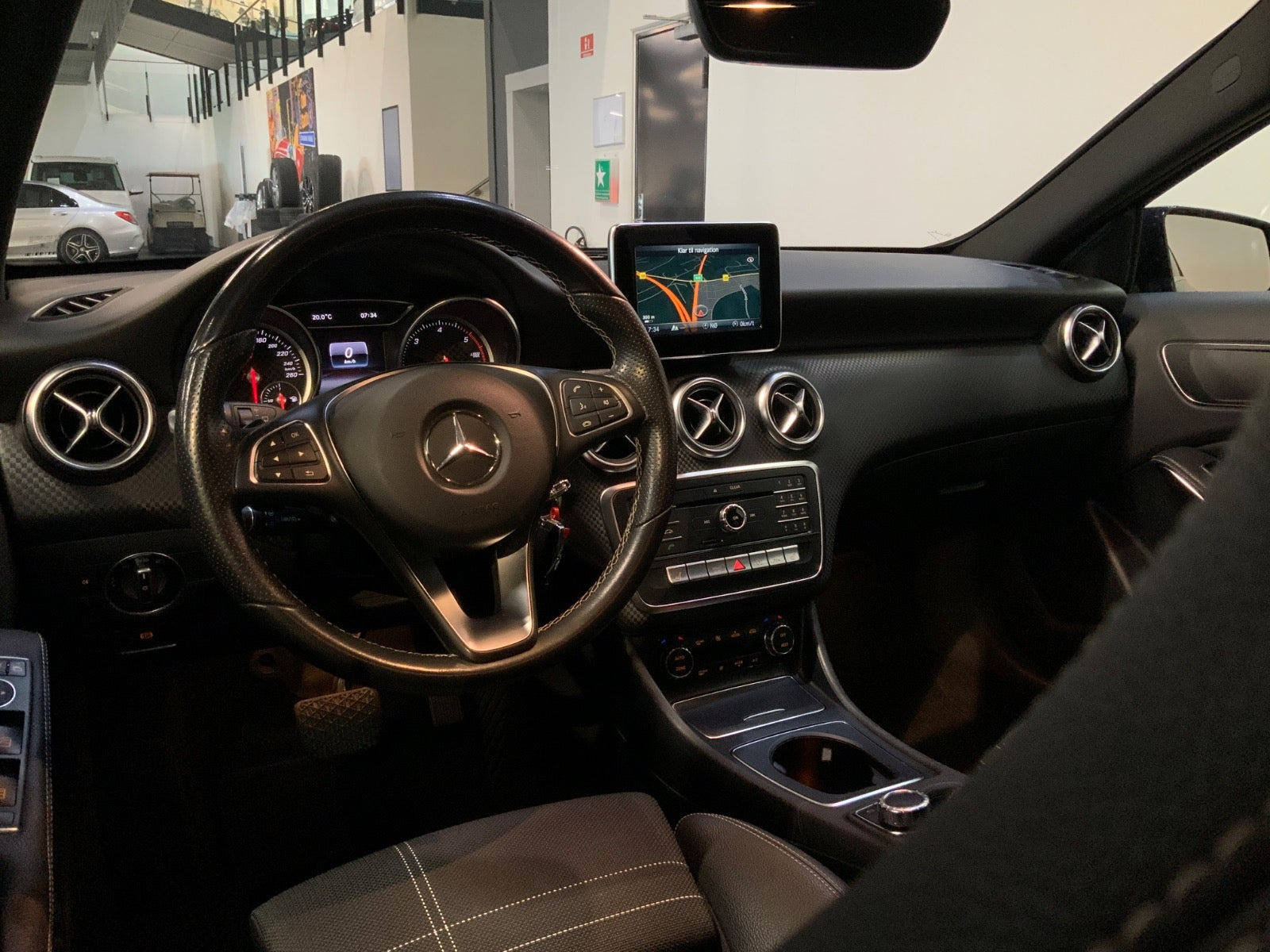Blå Mercedes A200 d fra 2017