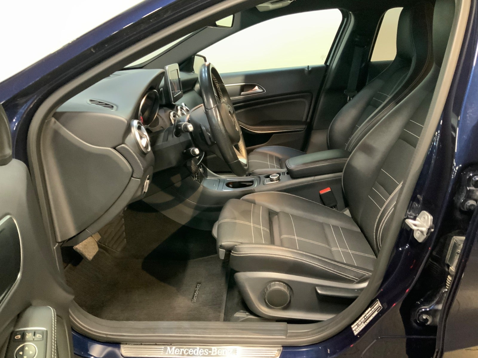 Blå Mercedes A200 d fra 2017
