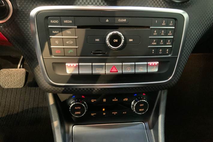 Blå Mercedes A200 d fra 2017