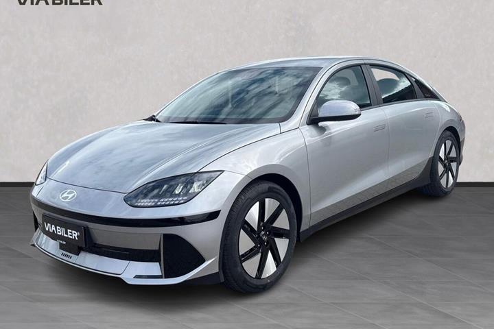 Sølv Hyundai Ioniq 6 fra 2026 set udefra
