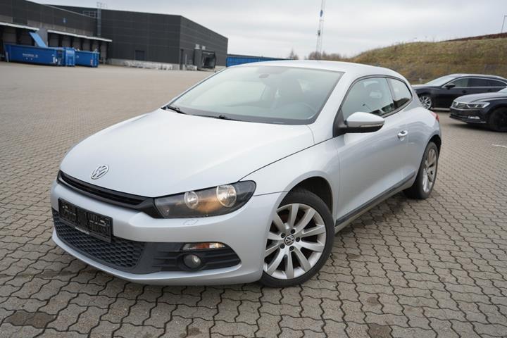 Sølv VW Scirocco fra 2011
