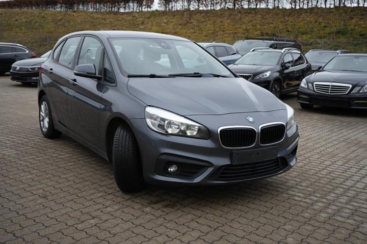 Sort BMW 218i fra 2015 set udefra
