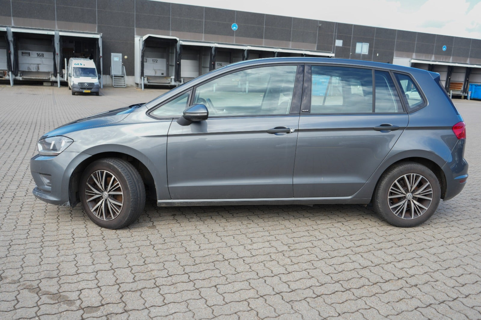 Grå VW Golf Sportsvan fra 2017