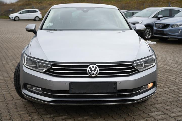 Sølv VW Passat fra 2018