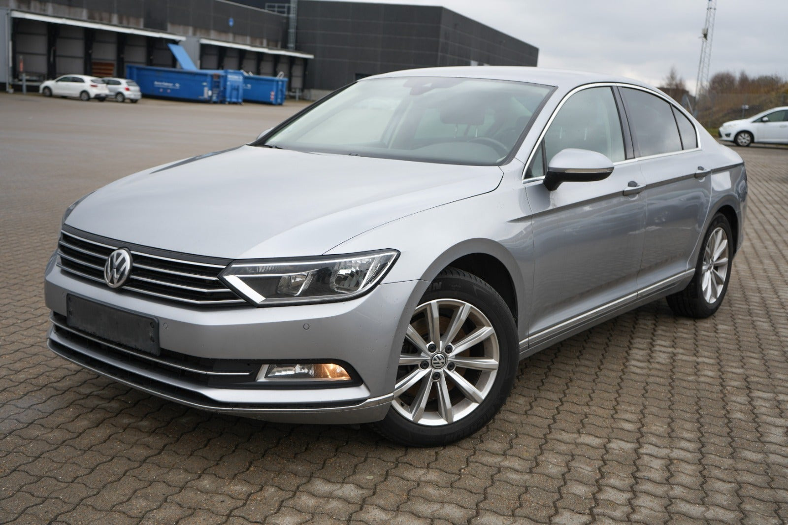 Sølv VW Passat fra 2018