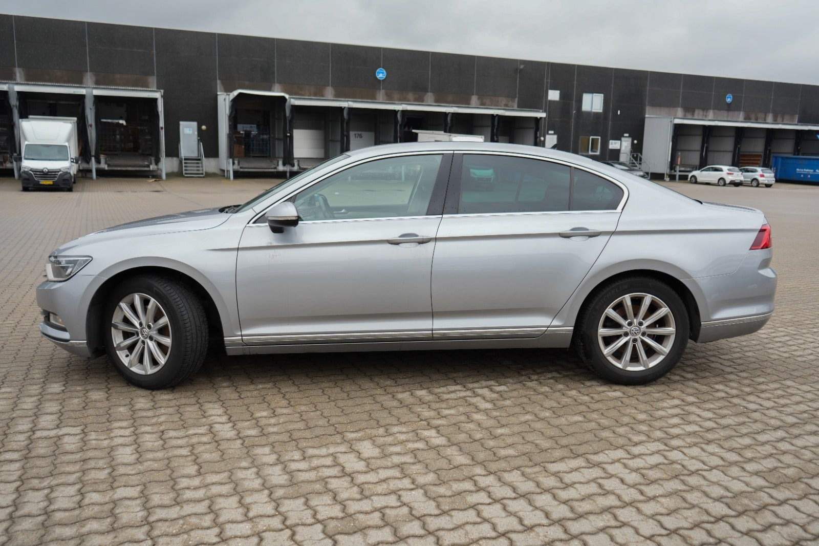 Sølv VW Passat fra 2018