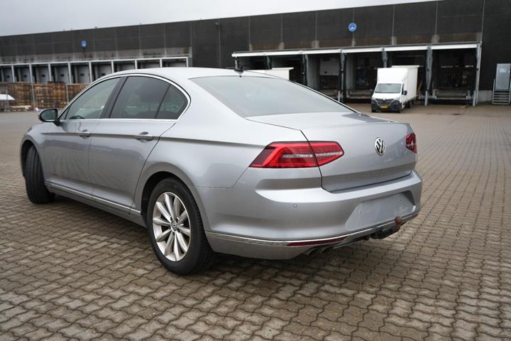 Sølv VW Passat fra 2018