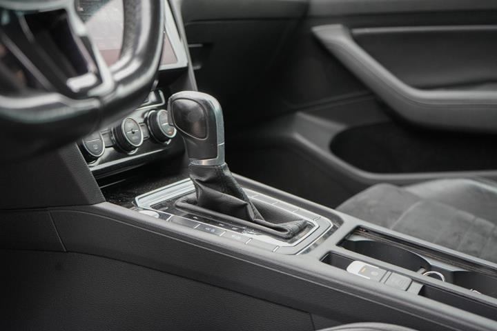 Sølv VW Passat fra 2018