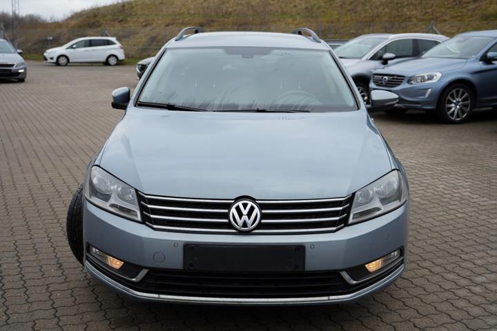 Blå VW Passat fra 2011