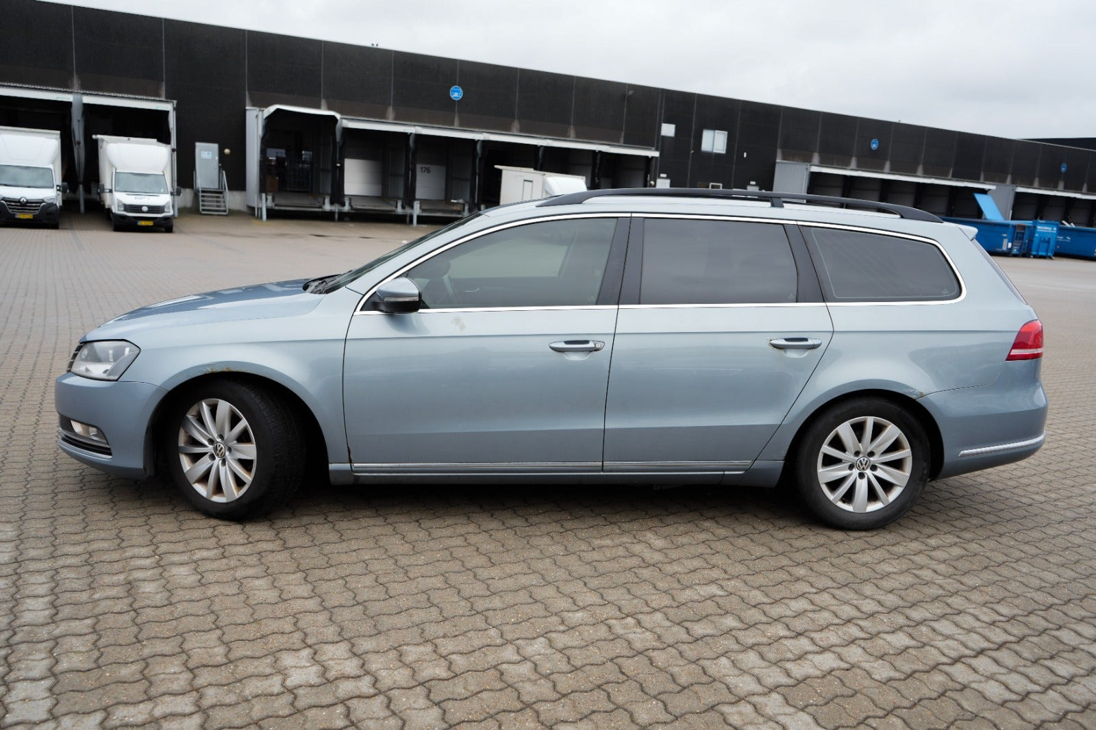 Blå VW Passat fra 2011