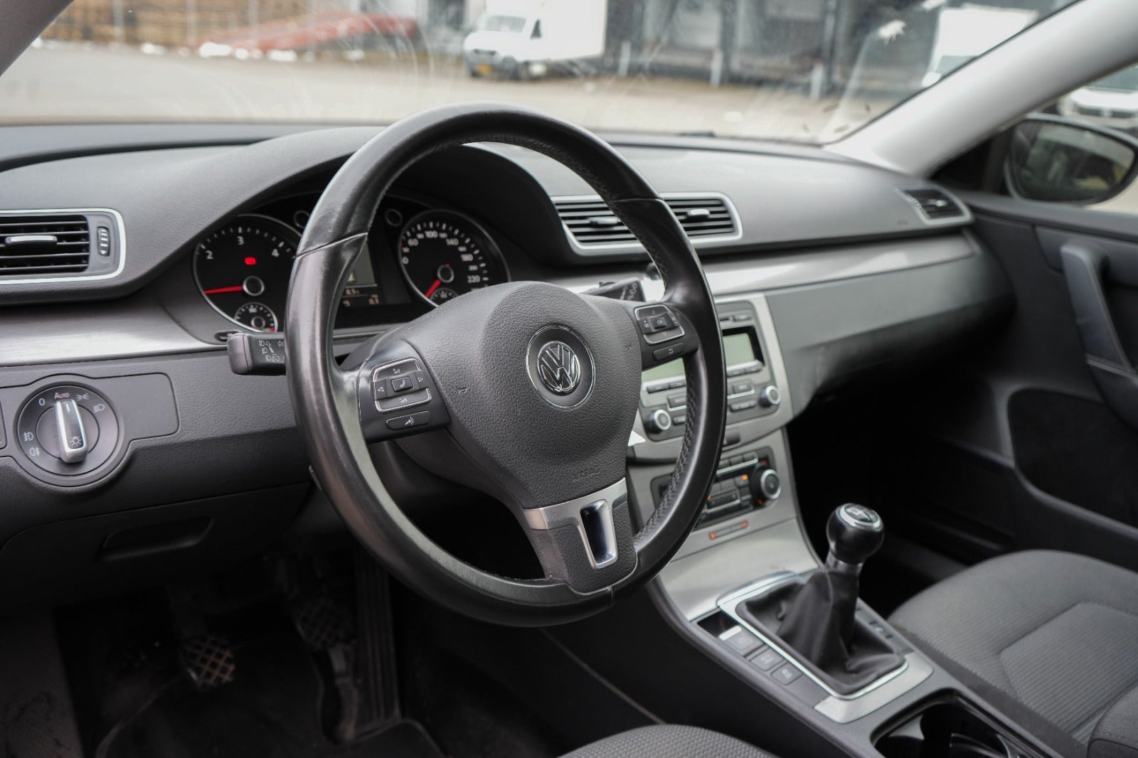 Blå VW Passat fra 2011