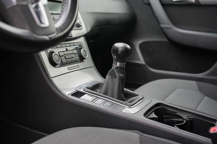 Blå VW Passat fra 2011