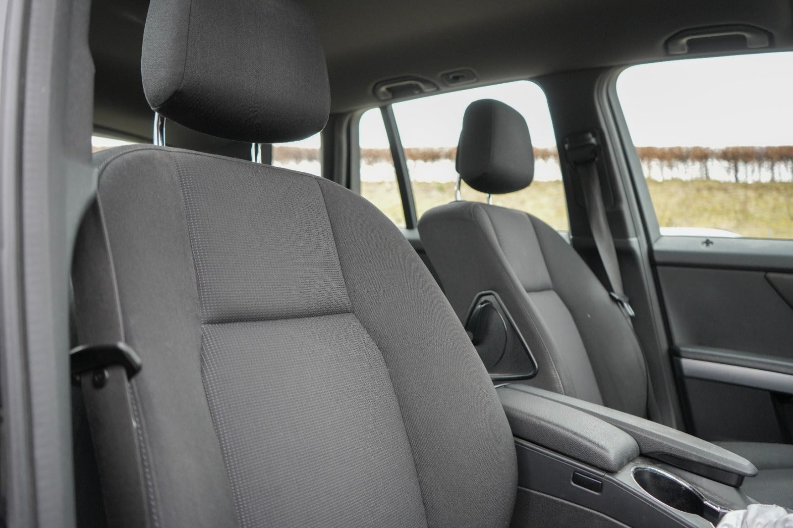 Sort Mercedes GLK250 fra 2012 set indefra