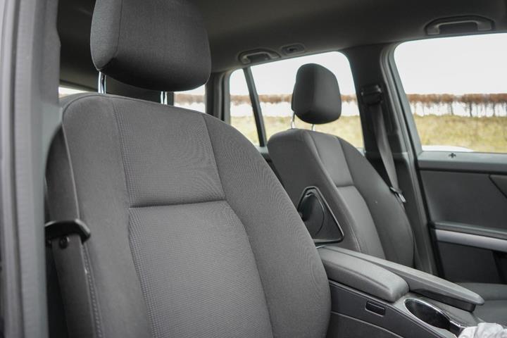 Sort Mercedes GLK250 fra 2012 set indefra