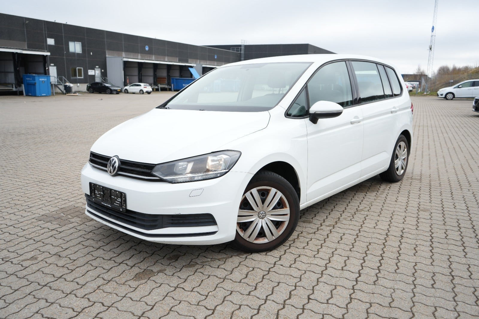 Hvid VW Touran fra 2018