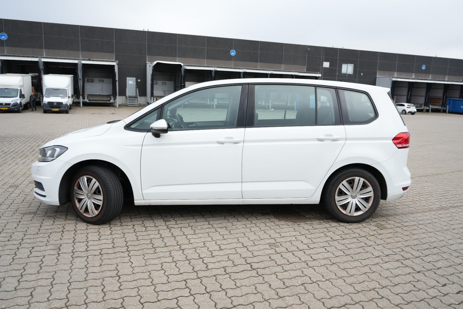 Hvid VW Touran fra 2018