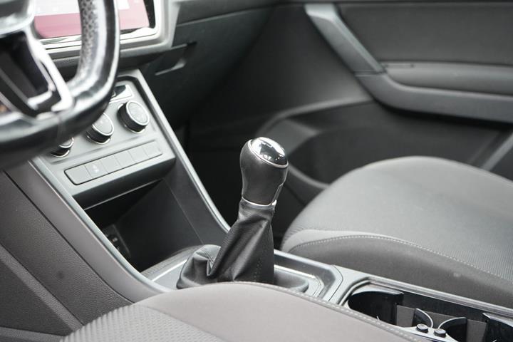 Hvid VW Touran fra 2018