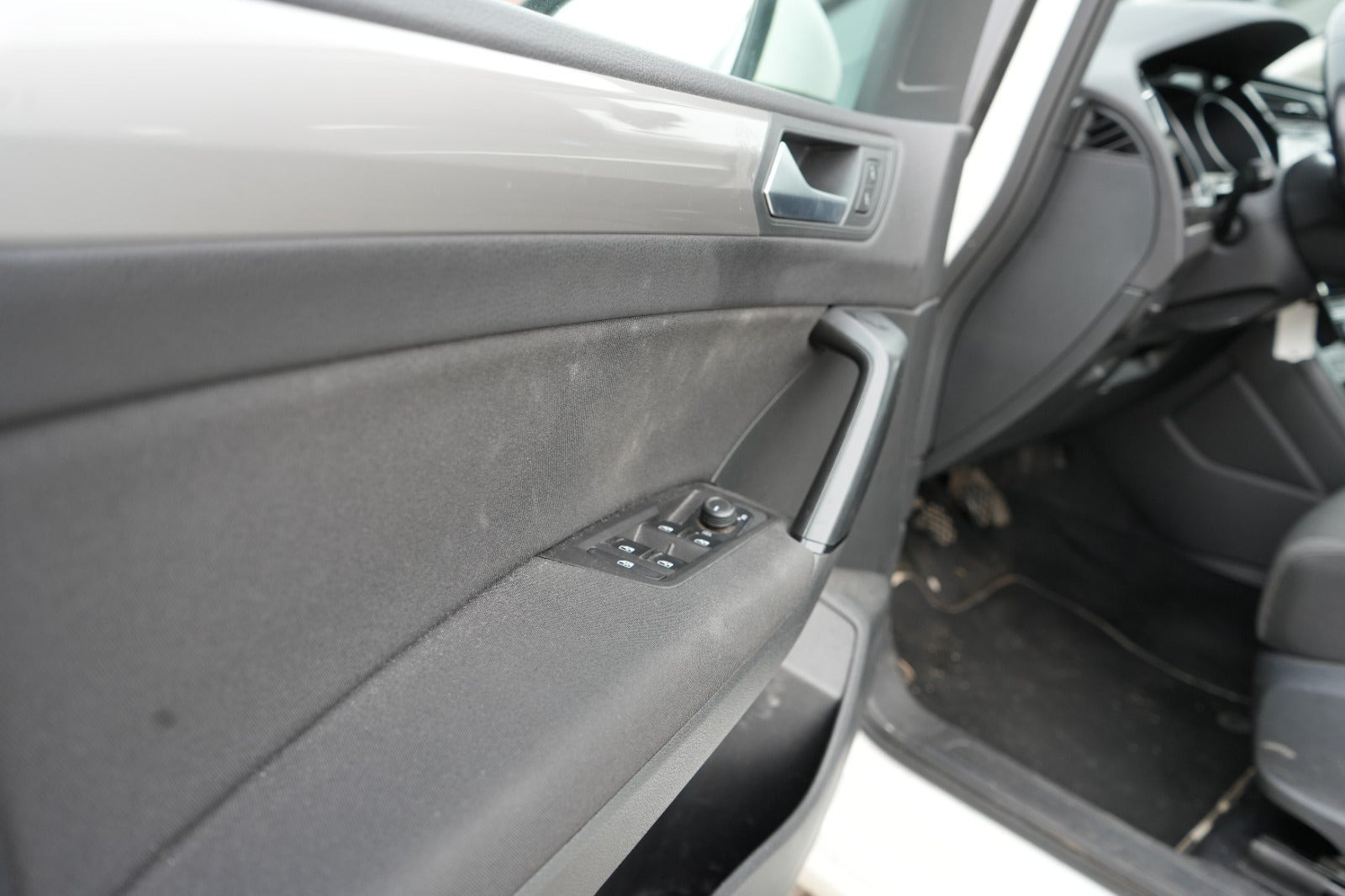 Hvid VW Touran fra 2018