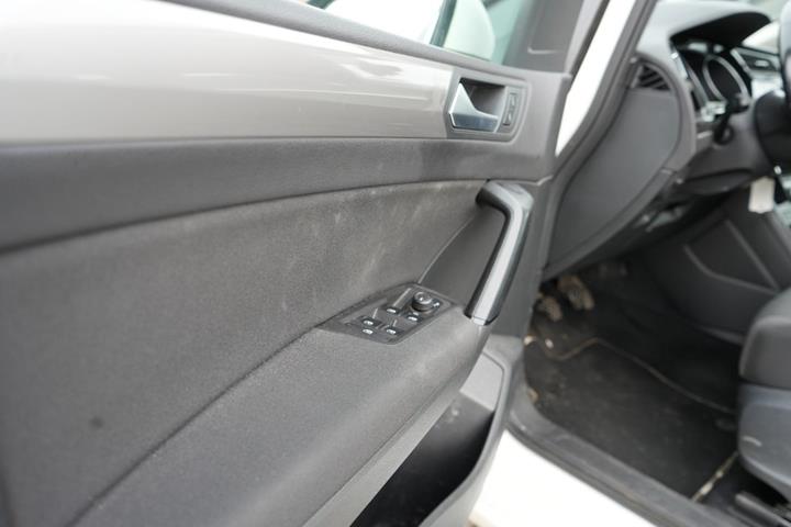 Hvid VW Touran fra 2018