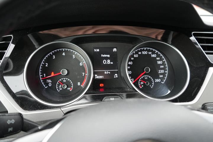 Hvid VW Touran fra 2018