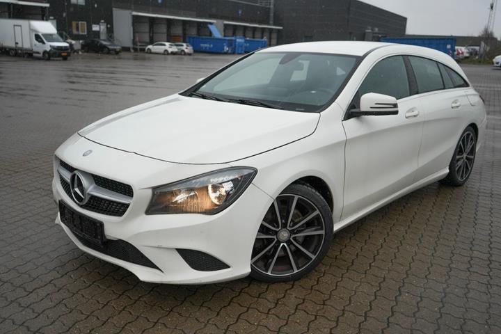 Hvid Mercedes CLA250 fra 2016 set udefra