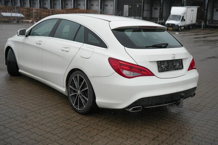 Hvid Mercedes CLA250 fra 2016 set udefra