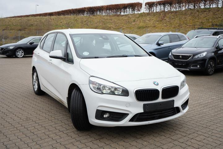 Hvid BMW 218d fra 2015 set udefra