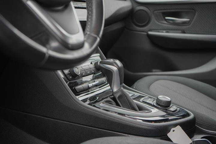 Hvid BMW 218d fra 2015