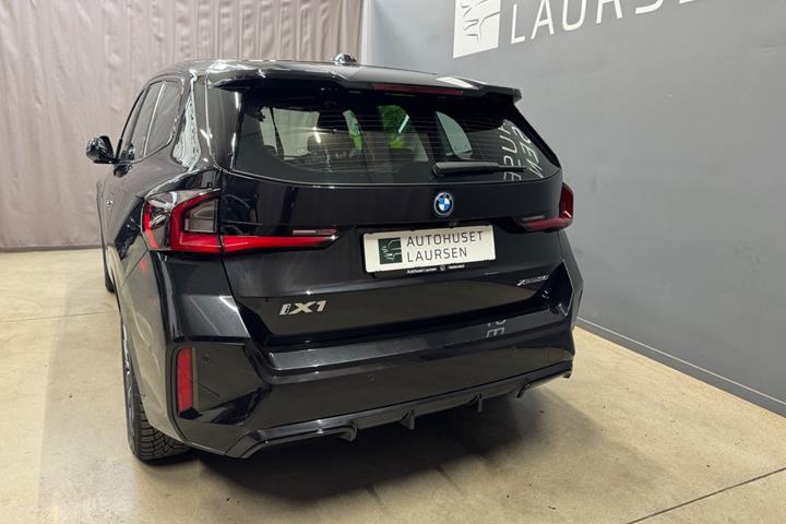 Sort BMW iX1 fra 2023