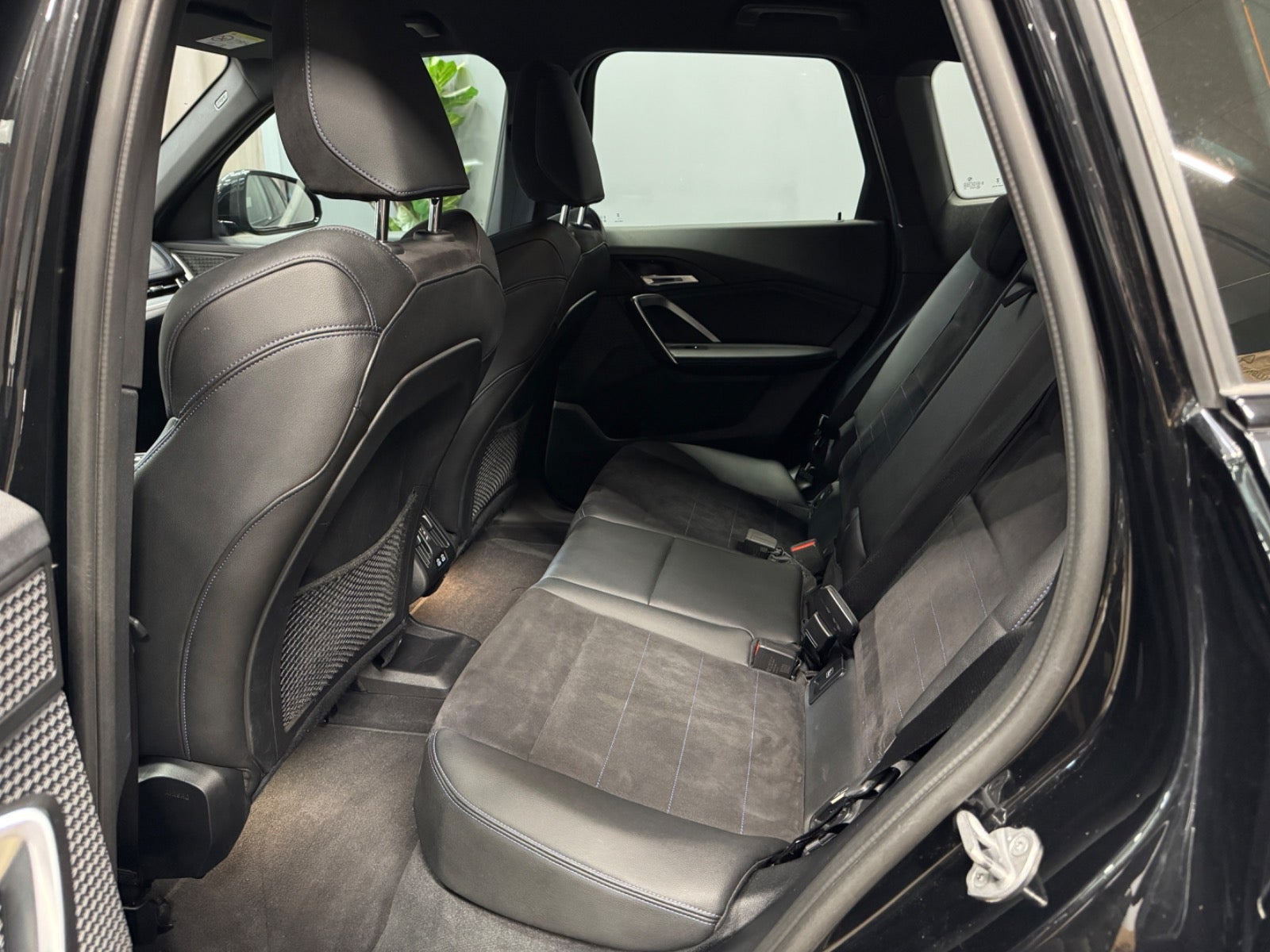Sort BMW iX1 fra 2023