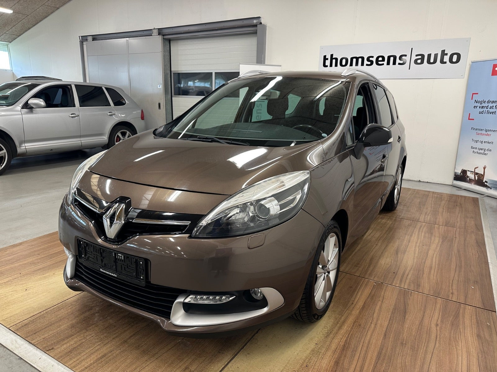 Brun Renault Grand Scenic III fra 2016