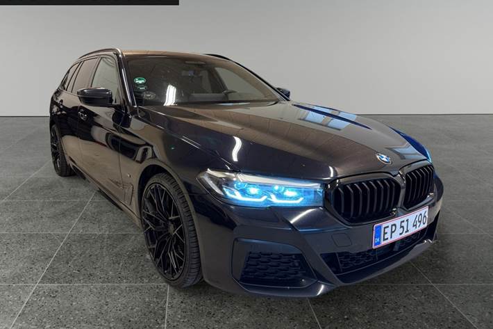 Sort BMW 530e fra 2021