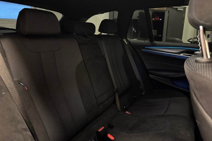 Sort BMW 530e fra 2021