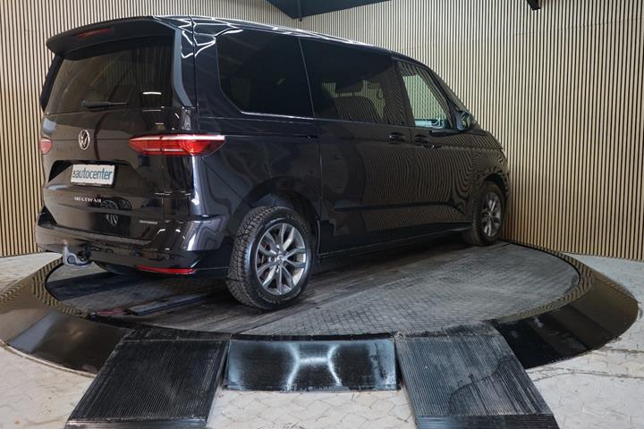 Sort VW Multivan fra 2023