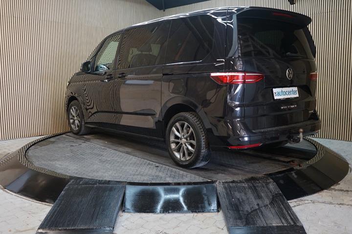 Sort VW Multivan fra 2023