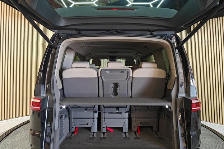 Sort VW Multivan fra 2023