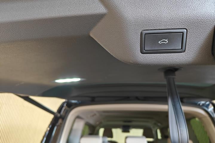 Sort VW Multivan fra 2023