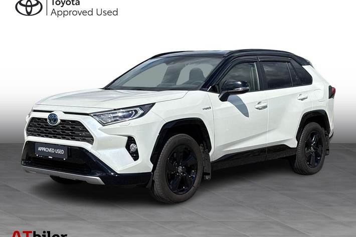 Hvid Toyota RAV4 fra 2020 set udefra