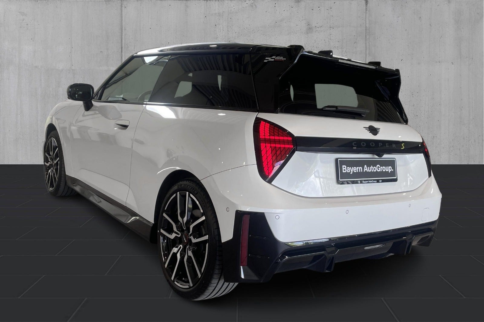 Hvid Mini Cooper SE fra 2024