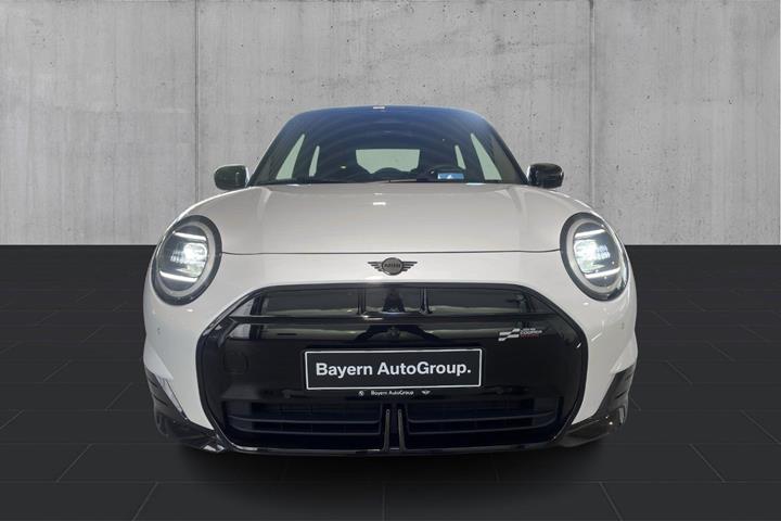 Hvid Mini Cooper SE fra 2024