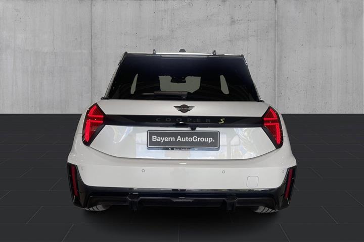 Hvid Mini Cooper SE fra 2024