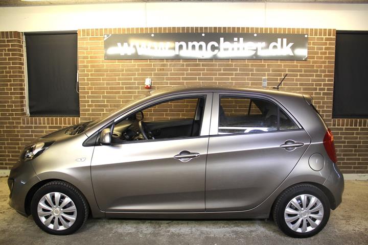 Grå Kia Picanto fra 2013